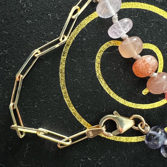 Semi precious stone bracelet with paper clip 14k gold detail. - Picture 4 of 4
